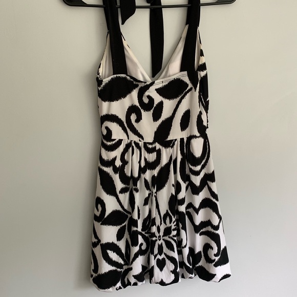 Black & White Patterned Short Dress - Picture 2 of 6